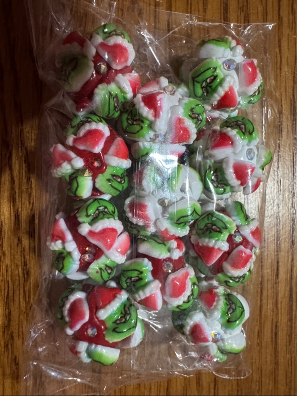 Grinch fancy beads 10 pc